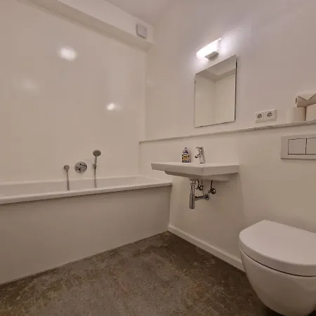 Tolstov - 300m2 Loft With 7 - 15 Min Messe Dus & Old Town Dus Daire *