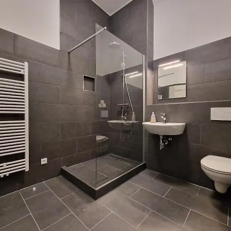 Apartamento Tolstov - 300m2 Loft With 7 - 15 Min Messe Dus & Old Town Dus