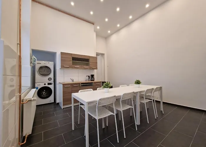 Tolstov - 300m2 Loft With 7 - 15 Min Messe Dus & Old Town Dus