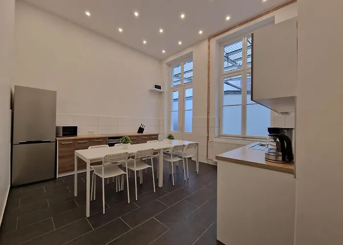 Tolstov - 300m2 Loft With 7 - 15 Min Messe Dus & Old Town Dus דירה